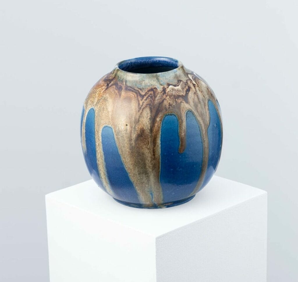 Vase boule bleu céramique de Puisaye de Jean Pointu