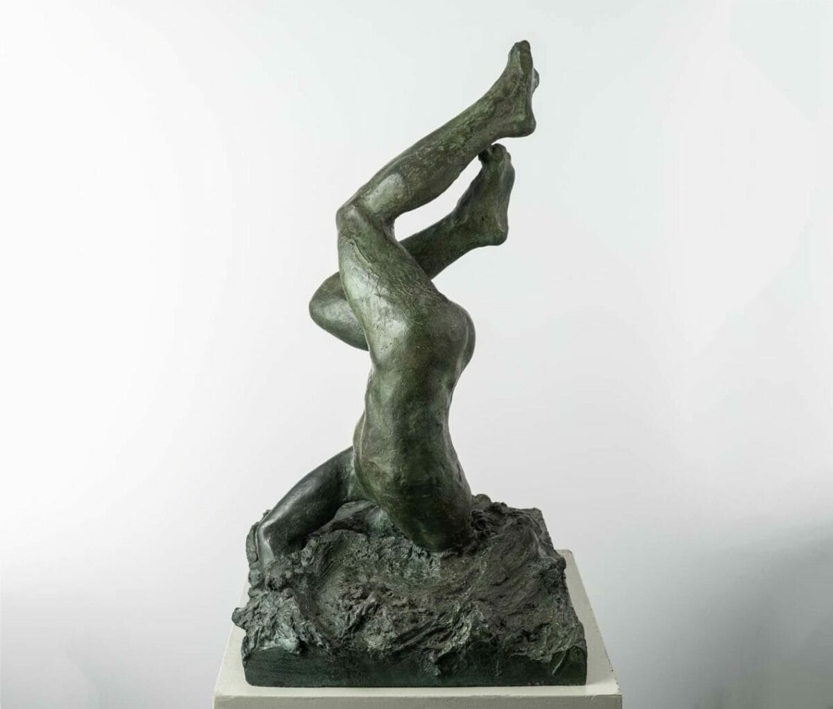 Guy le perse, male nude bronze sculpture representing the fall of Icarus into the sea.