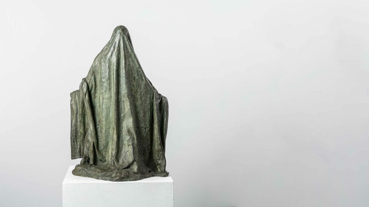 "Veiled Shadow II" by Guy Le Perse, a bronze sculpture inspired by Dante's Divine Comedy, represents the hypocrites confined to the sixth trench of the eighth circle of Hell, where fraudsters are punished.