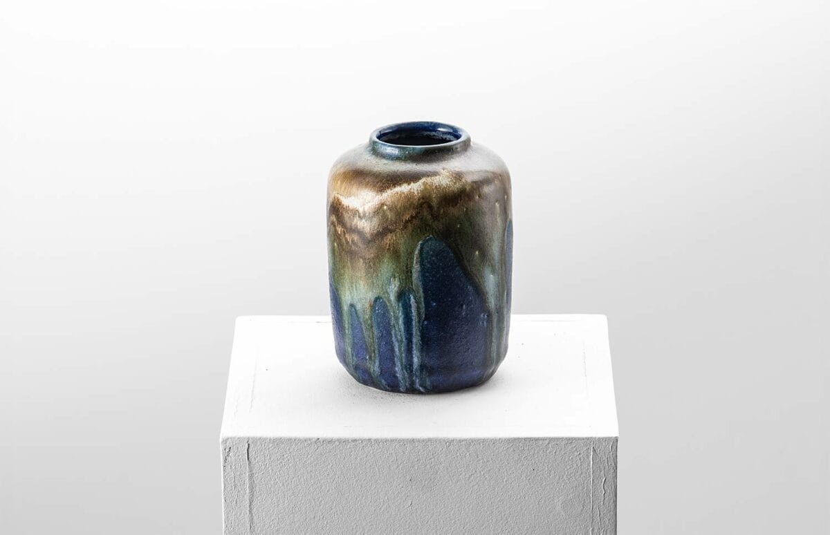 Petit vase "Cha-Ire" en grès fond bleu et coulées d’émaux "fourrure de lièvre" - Jean Pointu – Image 9