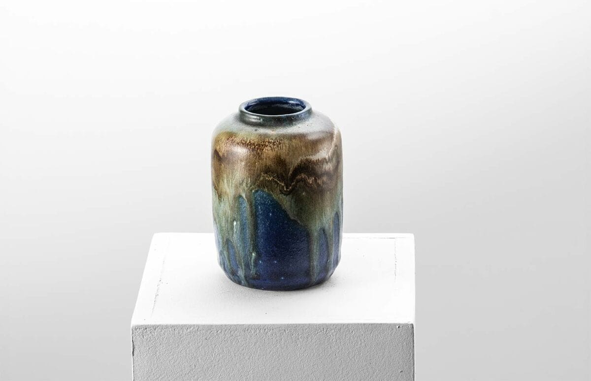 Petit vase "Cha-Ire" en grès fond bleu et coulées d’émaux "fourrure de lièvre" - Jean Pointu – Image 4