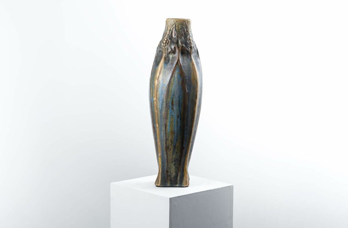 Grand vase Art Nouveau à motifs végétaux – Image 8