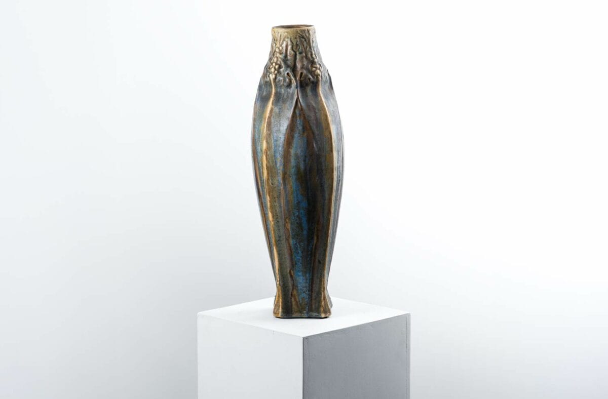Grand vase Art Nouveau à motifs végétaux – Image 5